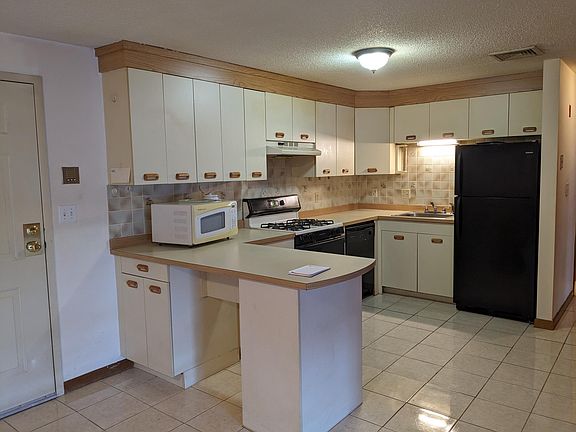 2nd image of 5 Roedean Dr APT 305