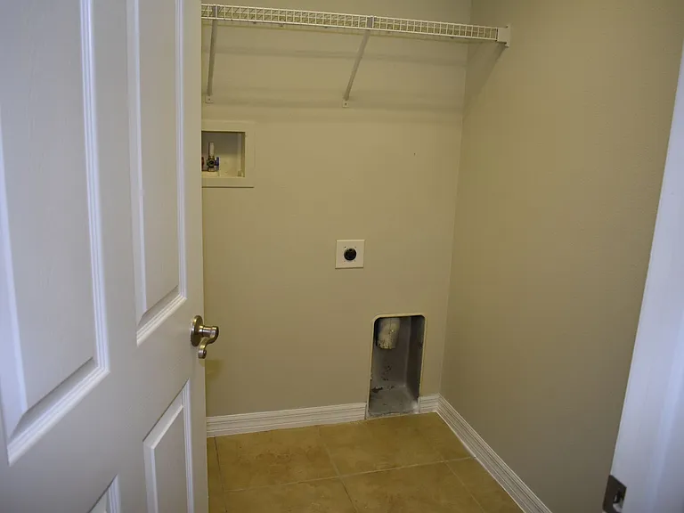 2415 Sabastian St — Photo 40