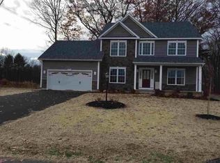 24 Cottonwood Ln, Selkirk, NY 12158