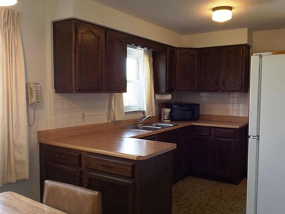 4th image of 2896 Brownlee Ave