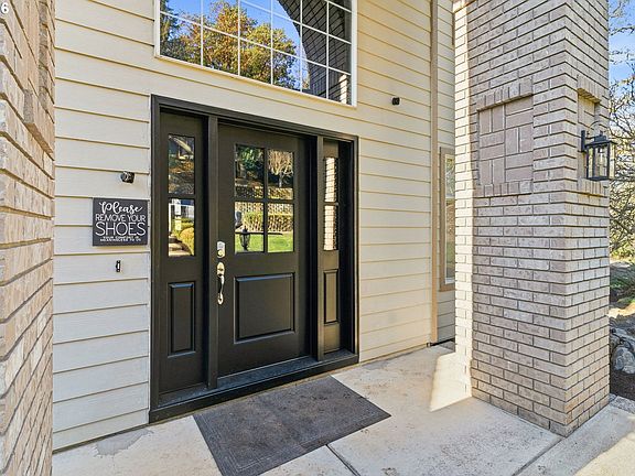 3rd image of 2728 Hallmark Ln