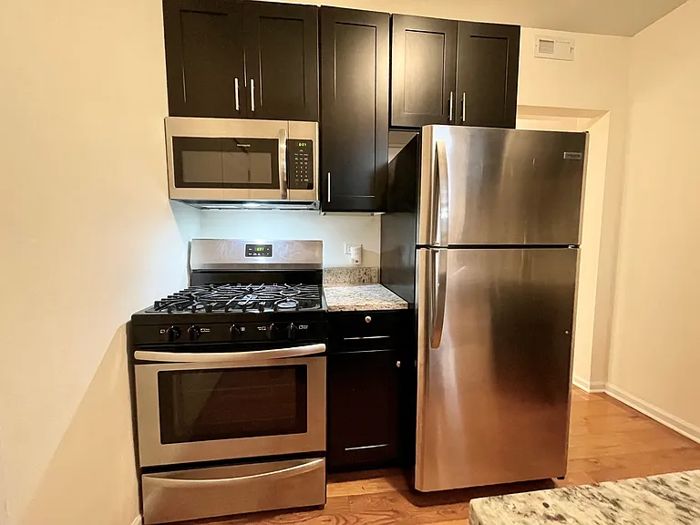 2348 N Harding Ave #3 — Photo 1