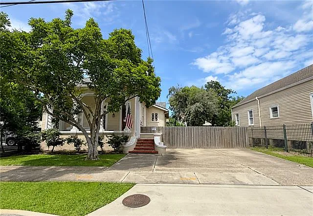 7831 Plum St — Photo 3