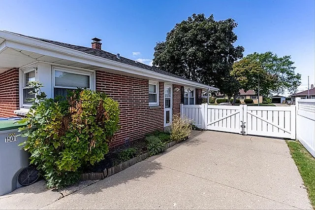 1501 W Foster Ave — Photo 29