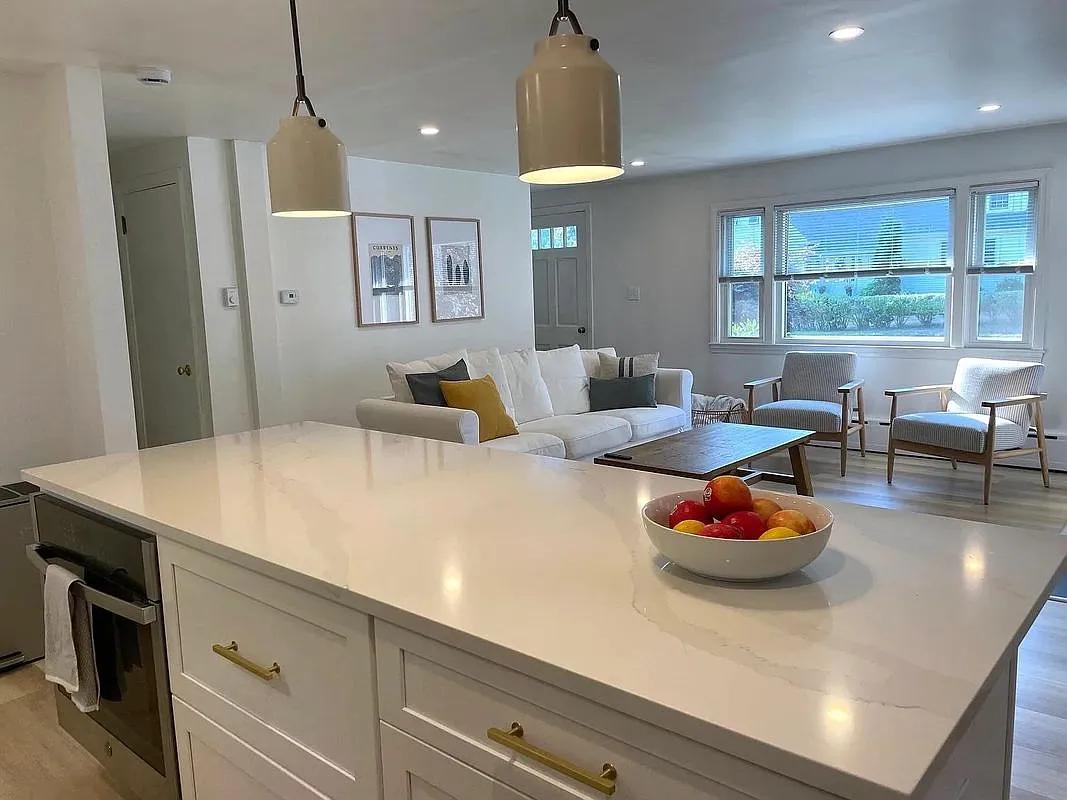 2 bed, 1.0 bath, 1036 sqft, $3,200 — Photo 4