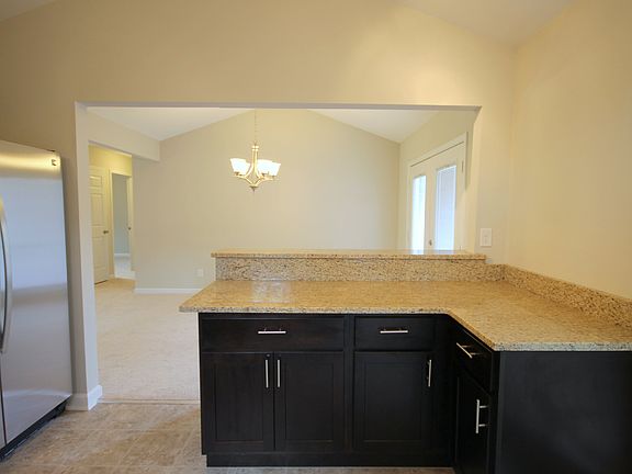 4th image of 464 Sanford Dr