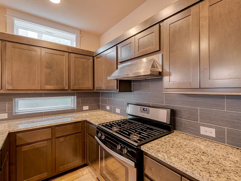 1912 Haskell St #2 — Photo 12