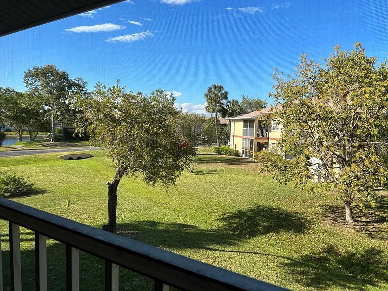 1562 SE Royal Green Cir #T-204 — Photo 10