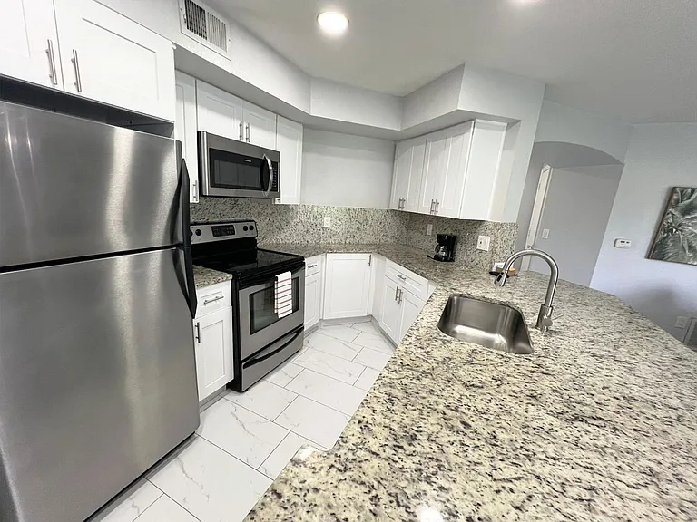 7250 Westpointe Blvd — Photo 13