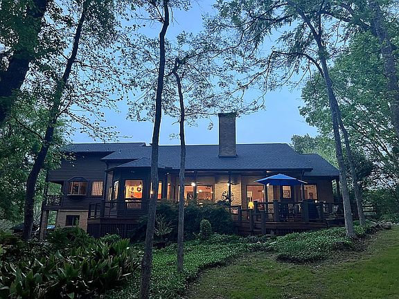 2nd image of 18944 Lakeshore Dr
