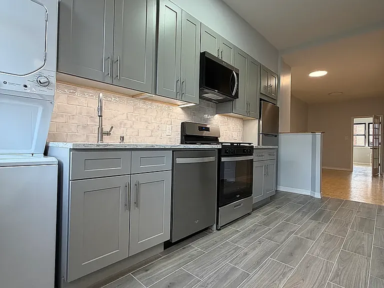 616 Manhattan Ave #3R — Photo 7