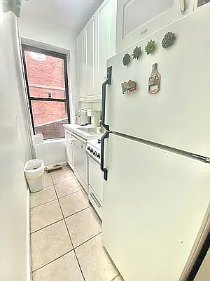 4th image of 512 E 80th St APT 10