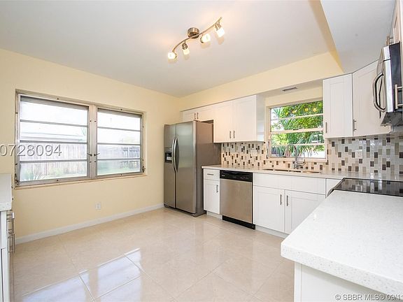 4th image of 409 W Dayton Cir