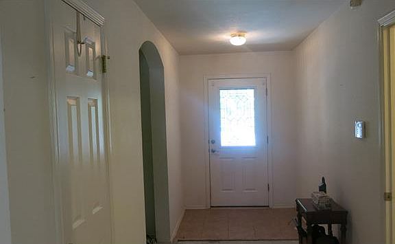 4th image of 305 Silverado Dr