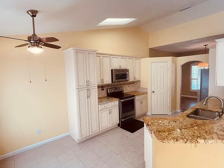 1829 SW Hickock Ter — Photo 17