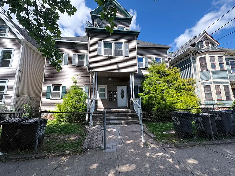 564 Howard Ave #2R — Photo 15