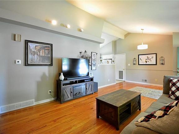 5th image of 7211 Goddard Dr