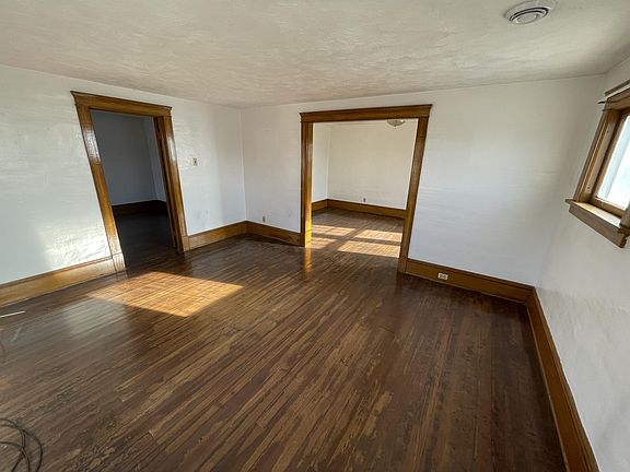 2nd image of 534 Eagle St #2