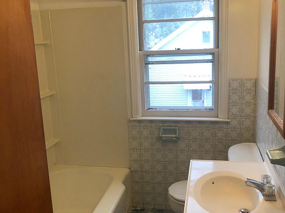 5th image of 2414 Michigan Ave