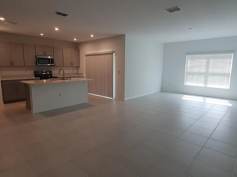 5048 Vellacito Way — Photo 2