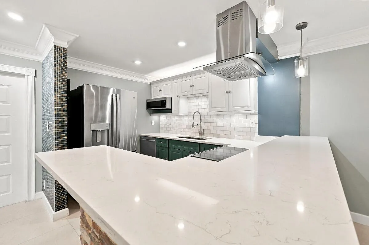 2 bed, 2.0 bath, 1070 sqft, $2,300 — Photo 2