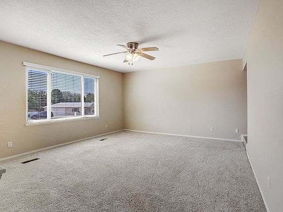 4th image of 10143 Taft Ct NW