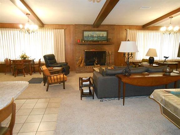 5th image of 480 Lakeside Dr
