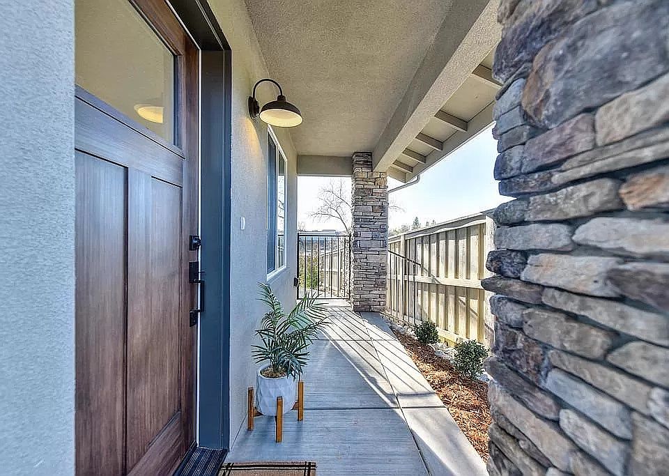 1st image of 2754 Commons Pl