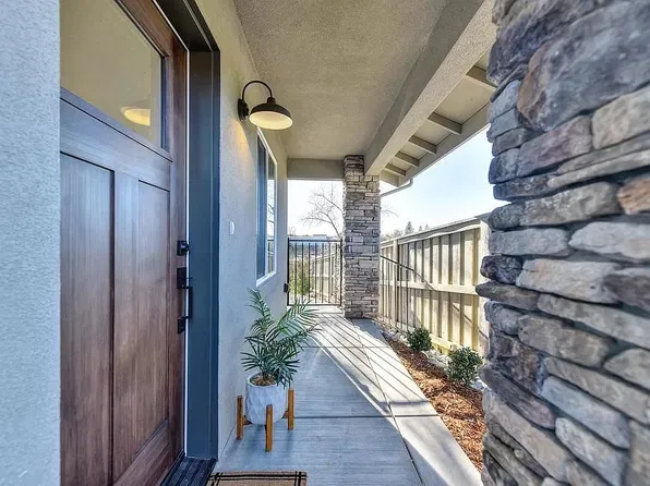 2754 Commons Pl, Auburn, CA 95603