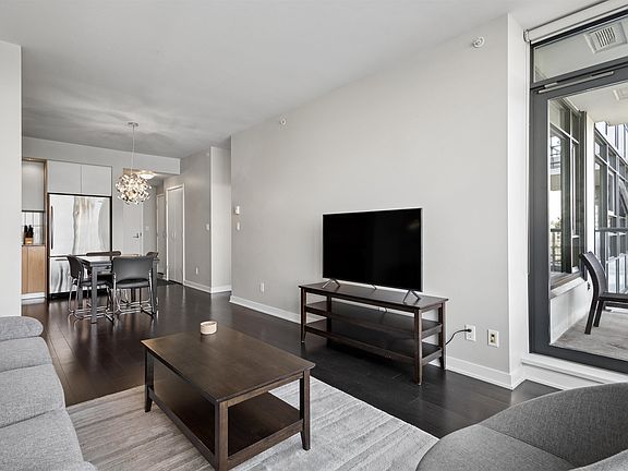 4th image of 2851 Heather St #701