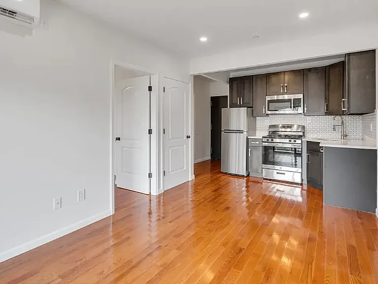 961 Madison St #1F — Photo 7