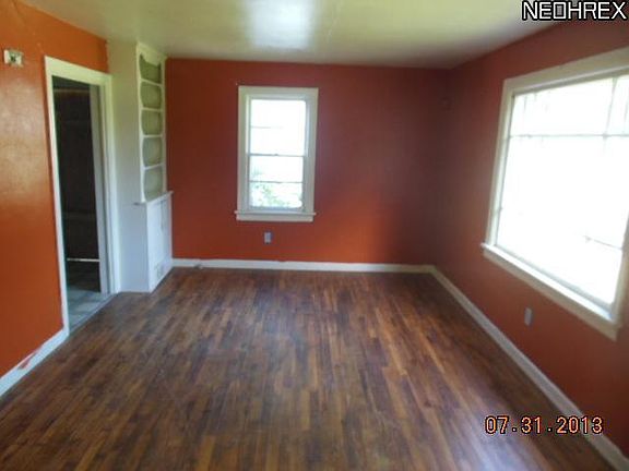 3rd image of 2923 W Erie Ave