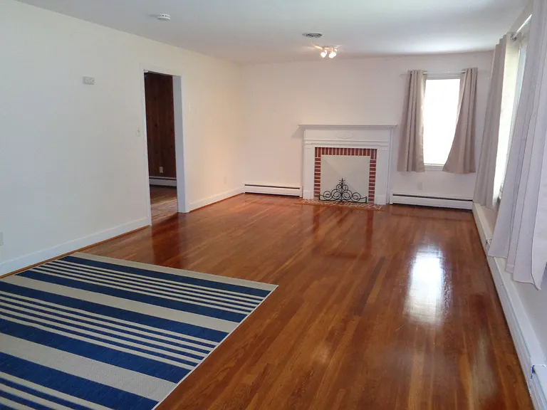 1302 Miller St — Photo 6