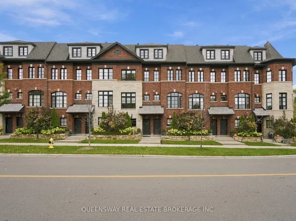 37 29th St, Toronto, ON M8W 0B7