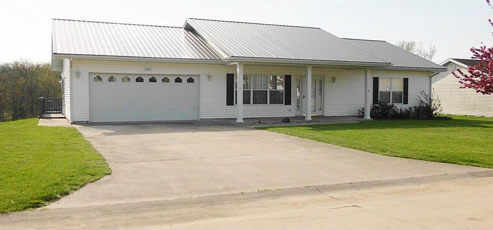 1st image of 1402 Castle Dr