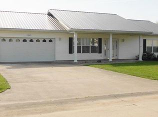1402 Castle Dr, Kirksville, MO 63501