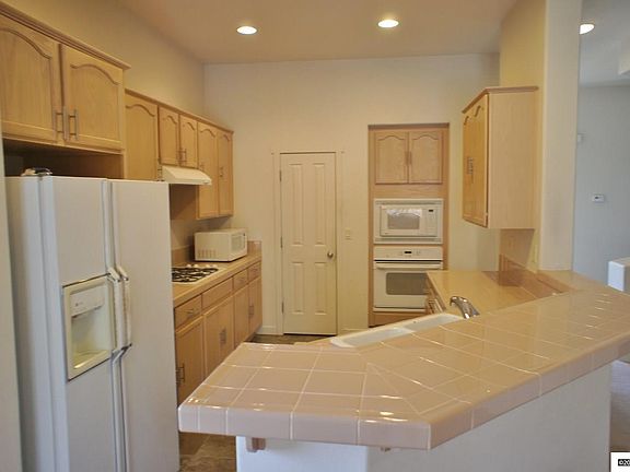 4th image of 1074 Turnberry Dr