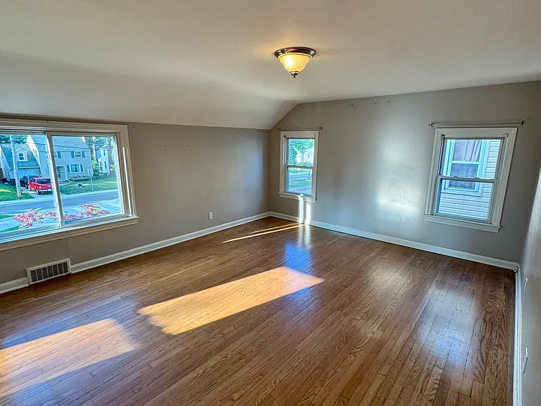 1134 Colonial Blvd NE — Photo 15