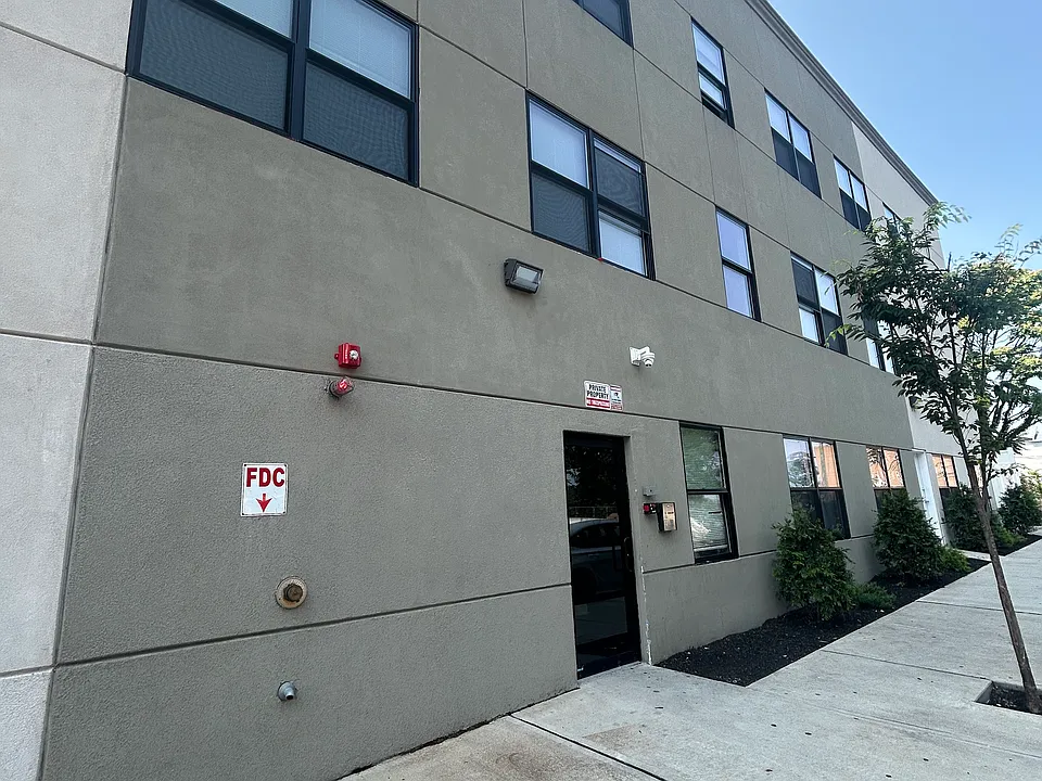 60 Carroll St #204