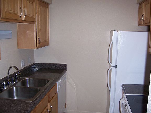 2nd image of 1224 E Evergreen St APT 223