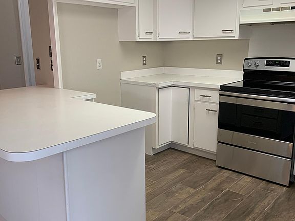 Kitchen with brand new electric oven
