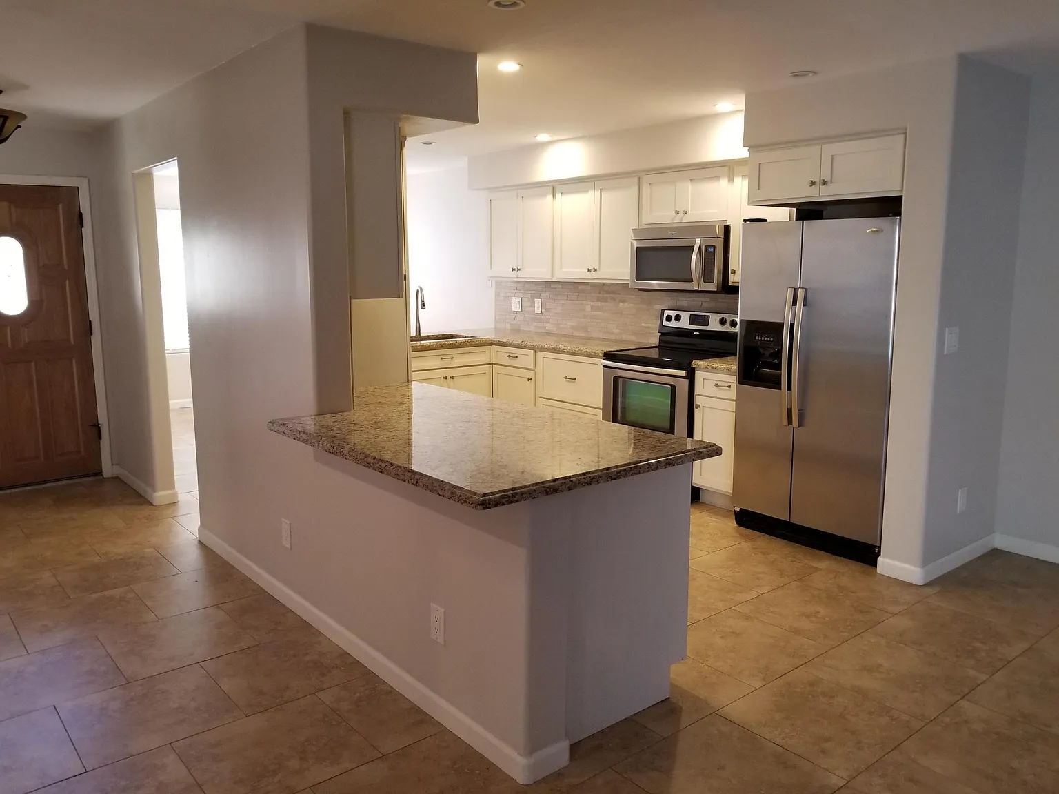3 bed, 2.5 bath, 2298 sqft, $3,400 — Photo 3