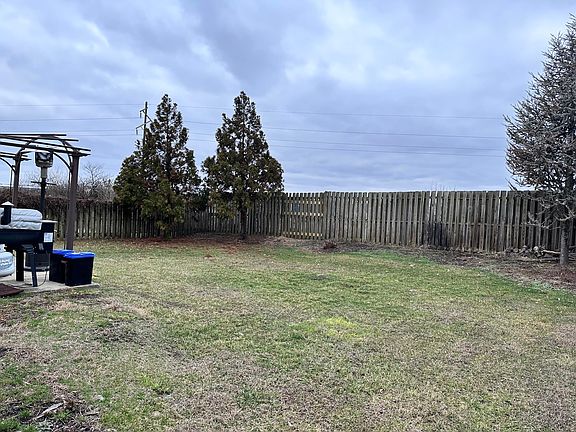 2nd image of 117 Cambridge Dr