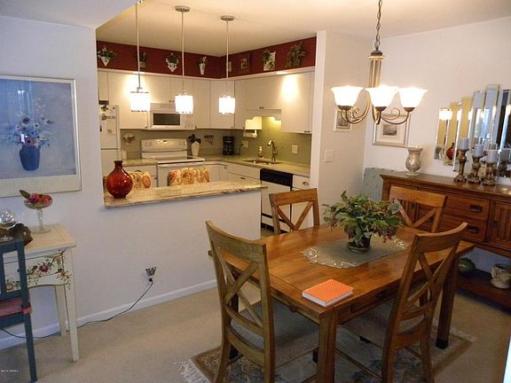2nd image of 3618 Lakeshore Dr APT I7