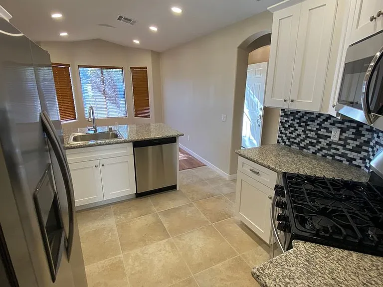 994 Trackers Glen Ave — Photo 10
