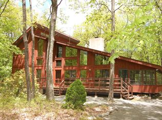 407 Canoebrook Dr, Hawley, PA 18428
