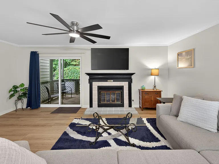 604 Broad Leaf Cir — Photo 6