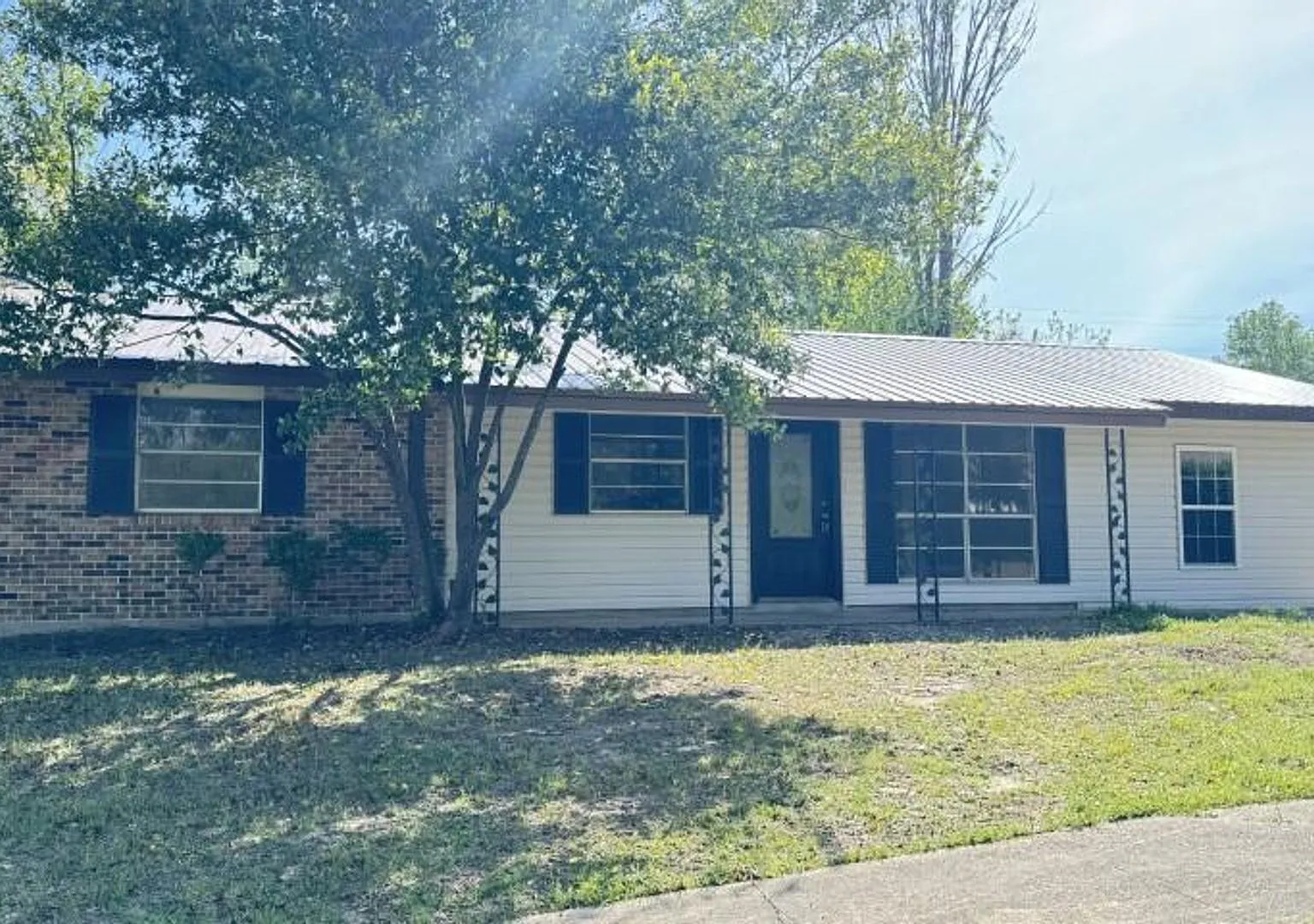 310 Parkview Ave. — Photo 1