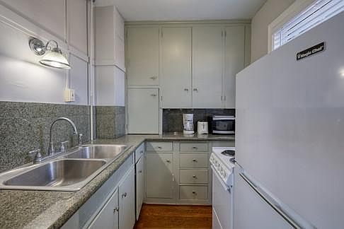 4th image of 250 Rainbow Blvd APT 403