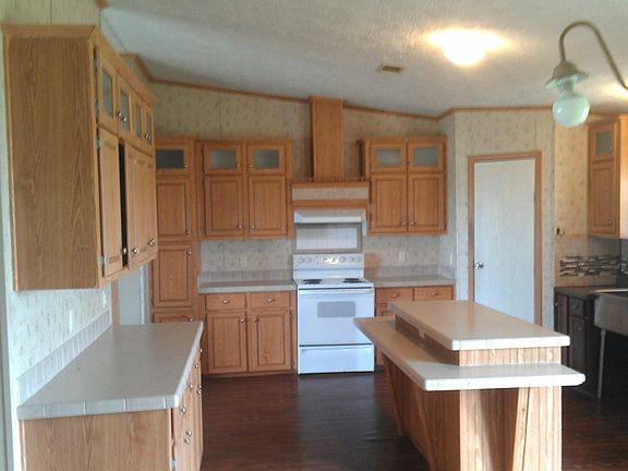 Roomy Kitchen with great appliances
